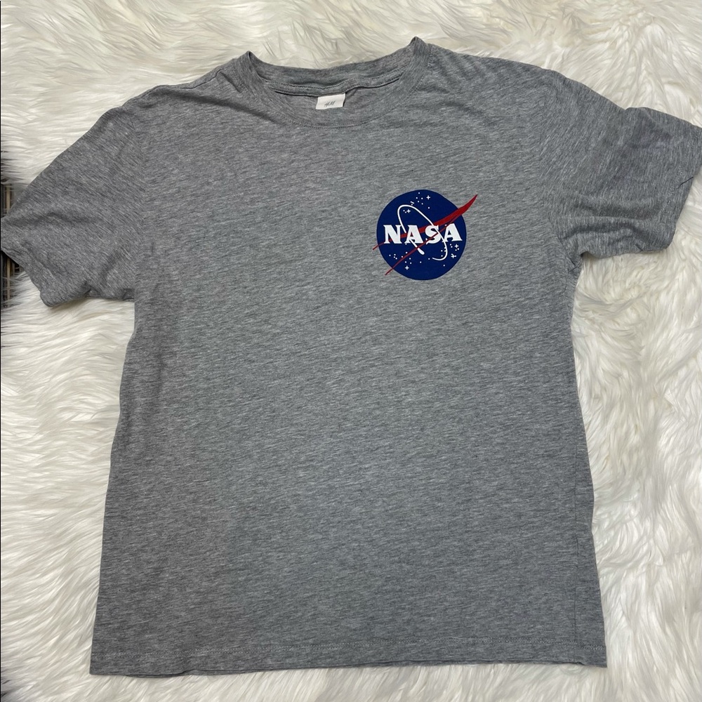 H&M men’s t-shirt. Grey. Size Small